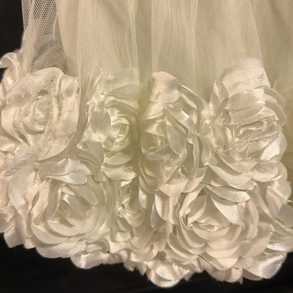 Off white Ruffled dress with rosettes on the bottom button up back 6-9 months - Picture 10 of 10